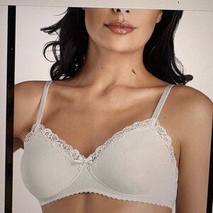 Hanro Women's Lace Illusion Underwire Bra - Smooth Tulle Lingerie With Floral Design